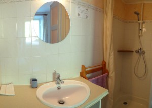 salle de bain- chambre 4 personnes '' L'Alpe ''