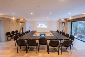 <strong>Salle de séminaire</strong><br />Salle de réunion du gite des Rimets Salle de séminaire