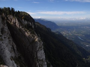<strong>La vallée de l'Isère</strong><br />vue depuis un sentier de crête sur le retour du Bec de l'Orient La vallée de l'Isère