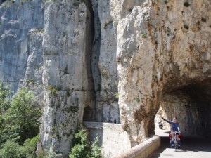 Cyclotourisme Vercors- Incroyable route taillée dans la falaise