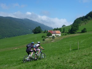 VTT Vercors- En tandem sur le parcours 35 de l'espace peu avant le col de Romeyère