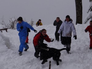 Bataille de boules de neige- avec Donald qui vole le bâton de l'un des deux clans