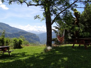 La terrasse du gîte- Après votre journée de randonnée, farniente dans les transats, la chaise suspendue ou le hamac.A vous de choisir !