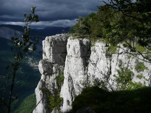 Ciel d'orage- et coup de projecteur sur les Rochers du Bournillon