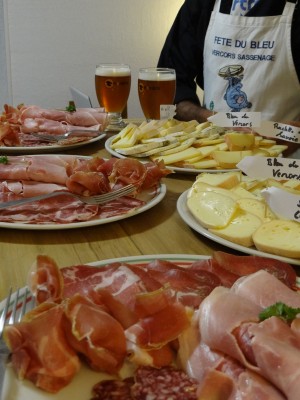 Raclette des Rimets :- Assortiment de fromages du Vercors et Charcuterie, bière mandrin blonde au chanvre