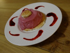 Bavarois de fromage frais aux mûres sur biscuit dacquoise- Il reste encore à peaufiner le démoulage et ce sera parfait !!!