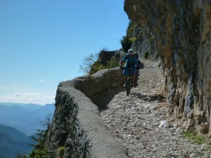 VTT Vercors Drôme- La Voie Romaine, passage emblématique du parcours 51 de la base VTT Royans/vercors