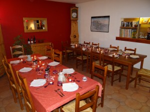 salle à manger- Déco bougies et petits coeurs pour la St Valentin du groupe Azur et cimes